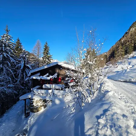 Chalet Petit Rustique Et Bucolique