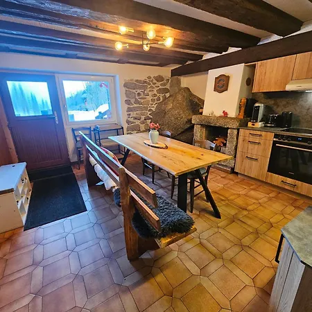 Petit Rustique Et Bucolique Chalet